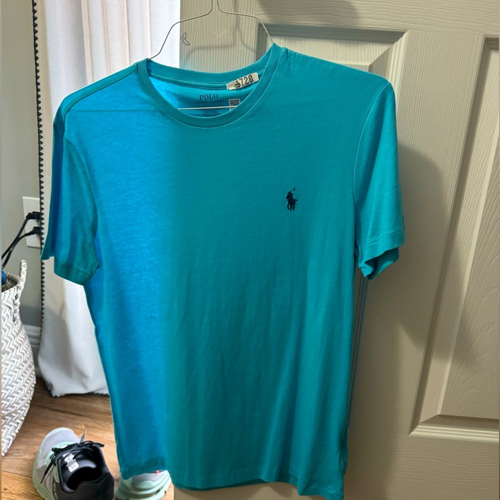 NWOT- Men’s Polo t shirt size S